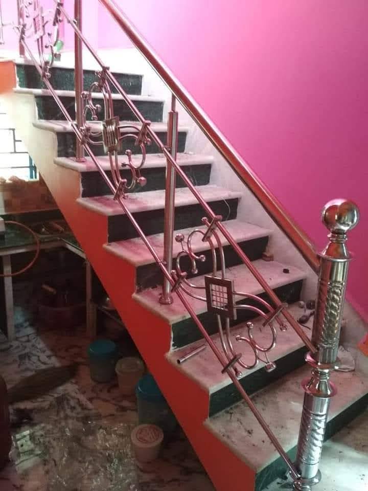 রোজ-গোল্ড ডিজাইনার রেলিং
